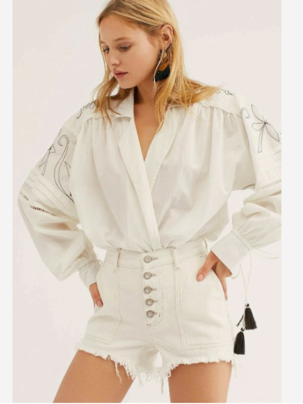 We the Free People Boho White Raw Hem Button Fly‎ Shorts